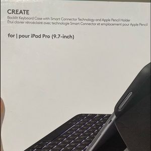 Open box- Logitech keyboard iPad 9.7